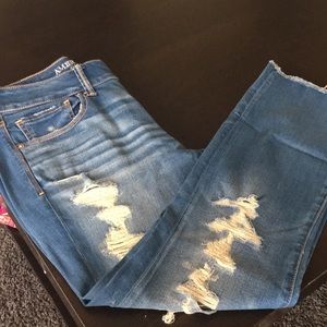 Distressed Artist Crop Jeans!